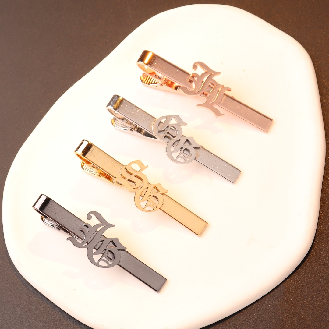 Pince à cravate avec initiales - Embroidery Knot avis et prix