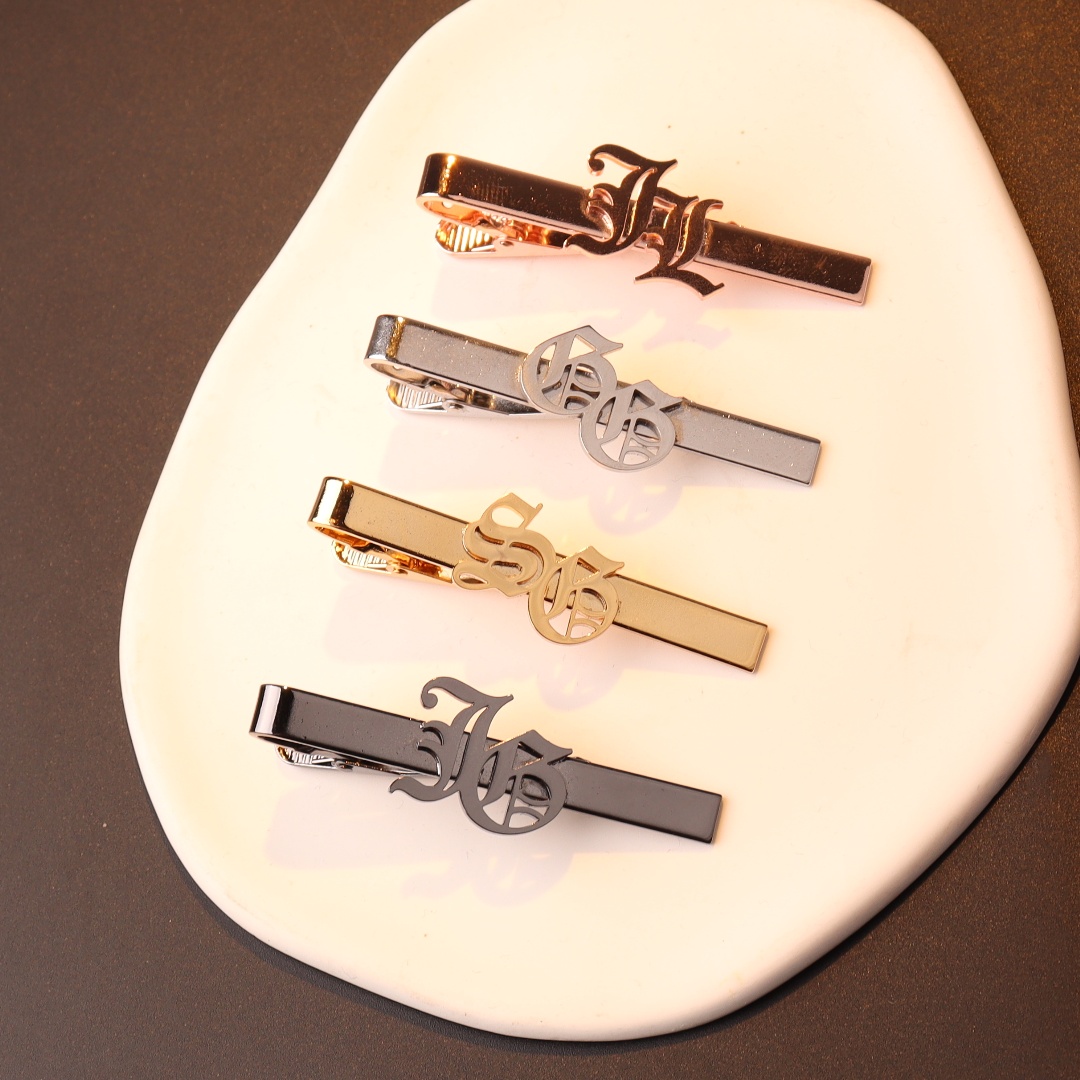 Pince à cravate avec initiales - Embroidery Knot avis et prix
